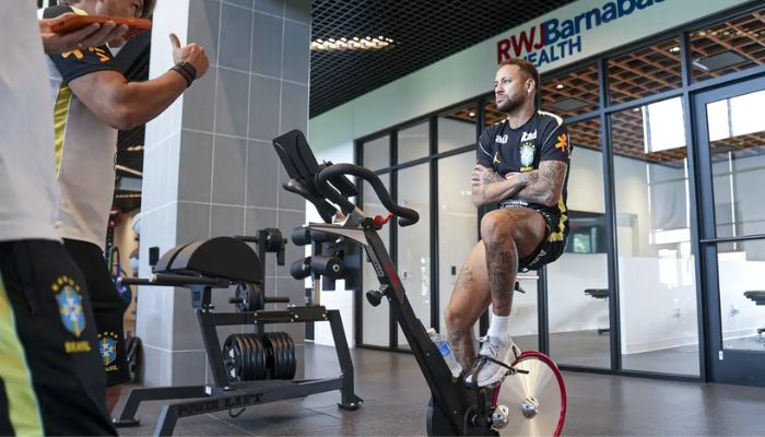 Copa do Mundo: exames de Neymar apontam 'boa evolução' , afirma CBF